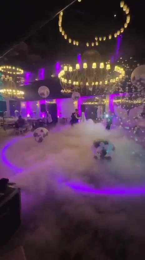 Baloane explozive cu confetti la nuntă în București
